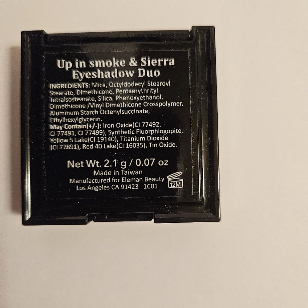 Eleman Beauty dual eyeshadow in Up in Smoke and Sierra - Picture 3 of 3